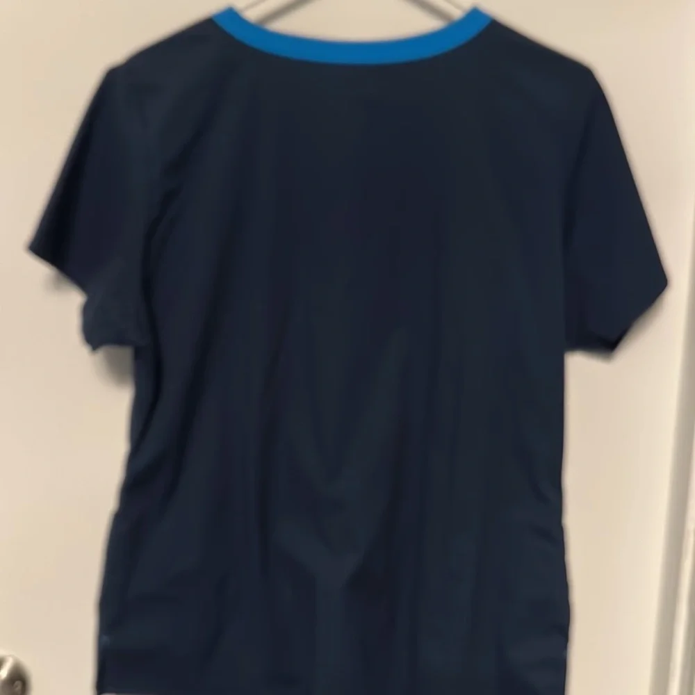 Wonder wink flex scrub top in navy with short zipper at the neck, size L - Picture 8 of 11